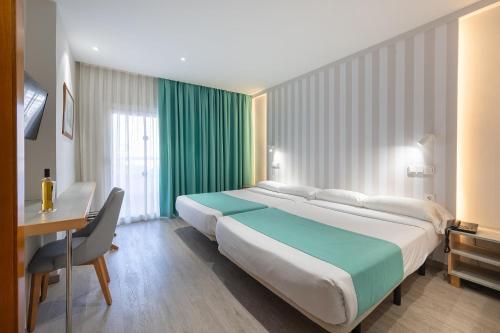 Double or Twin Room (2 Adults + 1 Child) image 6