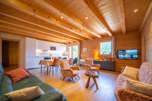 ห้องส่วนกลางสำหรับนั่งเล่น/ดูทีวี, La Grange d'Anaïs (La Grange d'Anais) in โบฟอร์