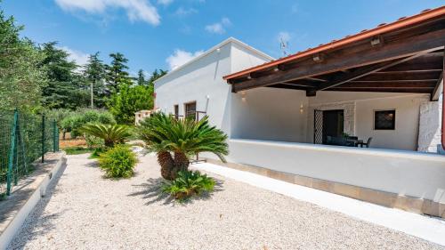 Exterior view, Casa Annamaria 1-2 by Rentbeat in Lamardilla