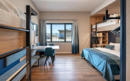 2 twin beds, 4 bunk beds