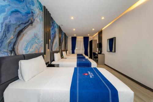 4 twin beds