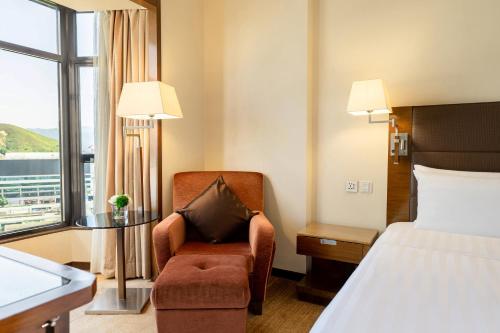 Superior King Room image 3