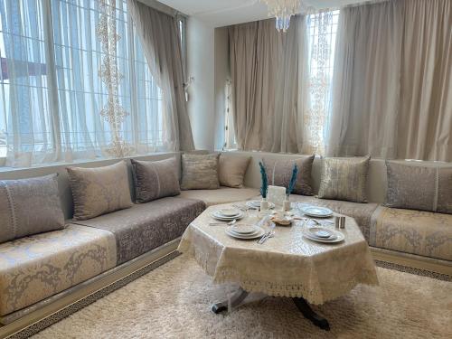 Modern, bright and well-located in Les Amicales