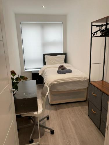 1 Bedroom Apartment By Brookland Stays Serviced Accommodation Short Lets Essex With Free WIFI in Észak-Brentwood