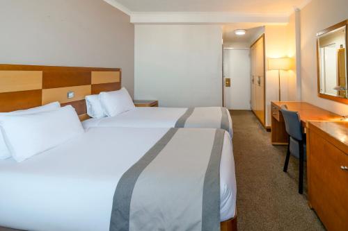 Twin Room with Partial Sea View image 7