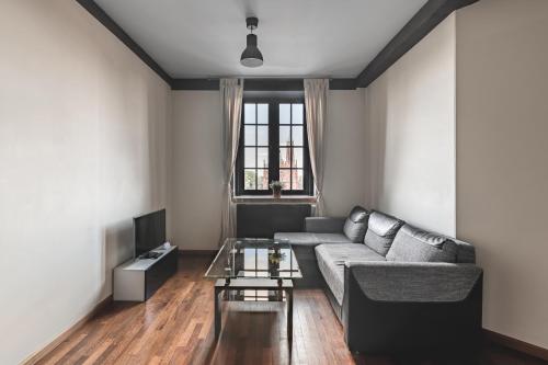 Aparthotel Stara Przedzalnia in Жирардув