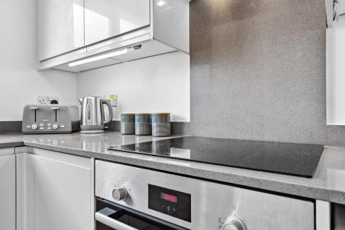 4-BR | Extended Stays Driveway + Parking Available - image 13