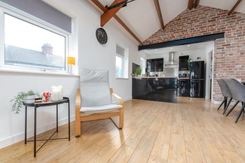 Chic 2 Bedroom House in the Heart of Cardiff 4
