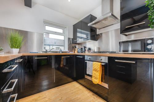 Chic 2 Bedroom House in the Heart of Cardiff 4