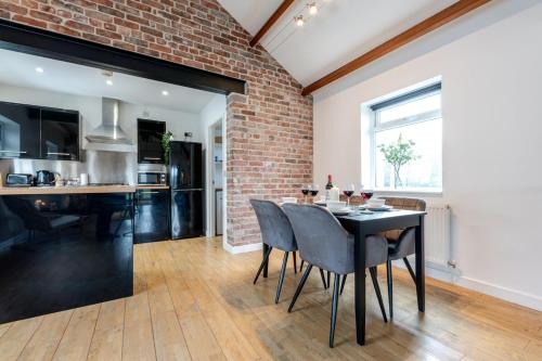 Chic 2 Bedroom House in the Heart of Cardiff 5