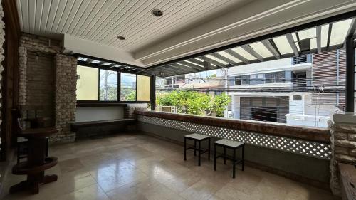 Balcony/terrace, Manila Gateway Hostel - Near NAIA Manila Airport in Parañaque