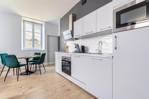 Kitchen, Maison Saint Surin near Eglise Saint-Antoine