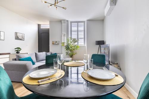 Facilities, Maison Saint Surin near Eglise Saint-Antoine