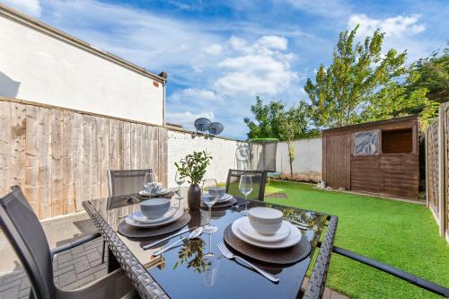 4-BR | Extended Stays Driveway + Parking Available - image 14