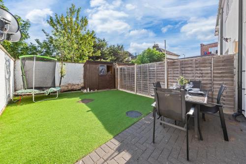 4-BR | Extended Stays Driveway + Parking Available - image 12