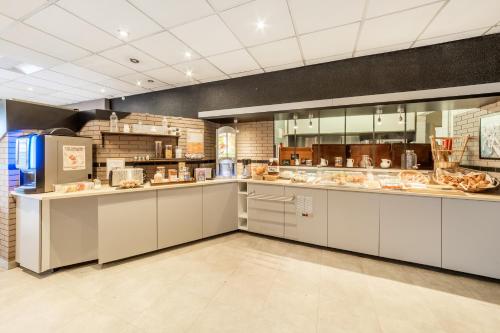 Comfort Hotel Orleans Saran - image 13