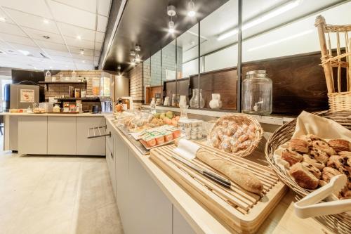 Comfort Hotel Orleans Saran - image 14