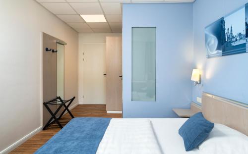 Double Room image 4
