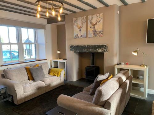 Snowdonia Cottage with shared hot tub 10mins from ZipWorld in Dolwyddelan