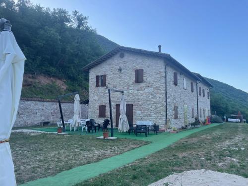  Casale nella valle in Pieve Torina