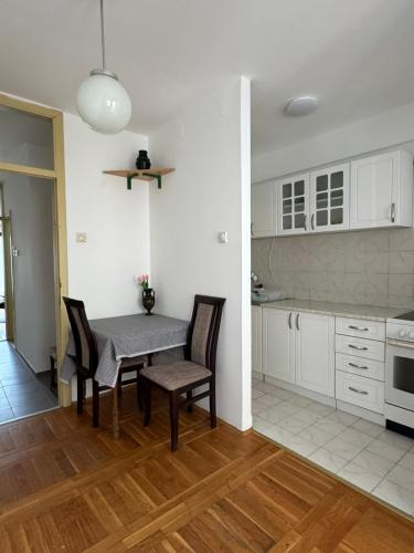 Peace in the heart of downtown in Center