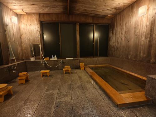 旅館青柳 海越し立山連峰の雪山絶景で休もう in Himi