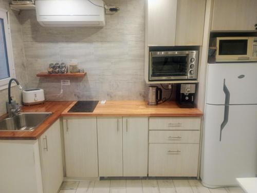 Espacio Luzuriaga near 아스토르 피아졸라 국제공항