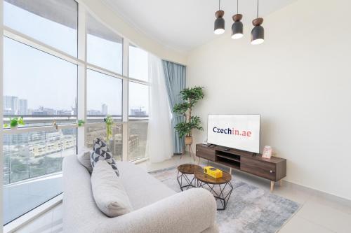 Bright and Cozy 1BHK JVC by Czechin Great Location, Дубай (фото 2)