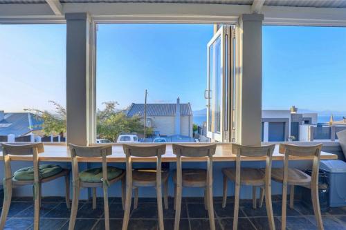 Балкон, 108 On Hill in Моссел-Бей