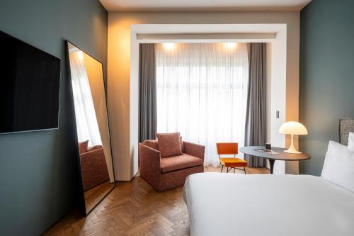 room detail thumbnail 1