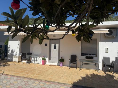 2 bedrooms, 5 beds