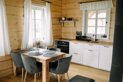 Chalupa na Políčku (Chalupa na Policku) in โรคิตนิซ วี ออร์ลิซคิช ฮอราค