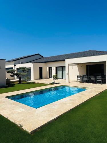 Villa avec piscine - L'Oliviera in Charmes Sur Rhone