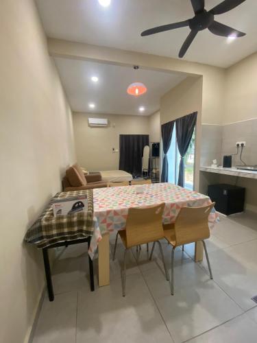 . Simply Studio Hotel Parit Raja
