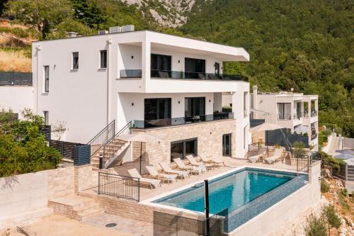 Villa with Sea View image 8