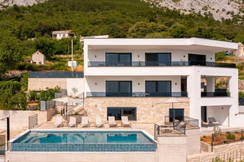 Villa with Sea View image 4
