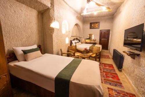 1 king bed, 1 twin bed