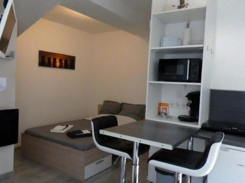 Hebergement privatif coeur de village in Maury