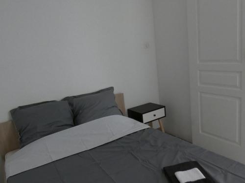 Hebergement privatif coeur de village in Maury