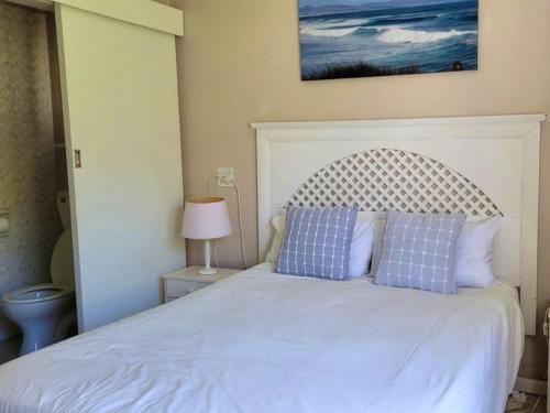 Five-Bedroom House room in Nest Egg Holiday Home Voëlklip