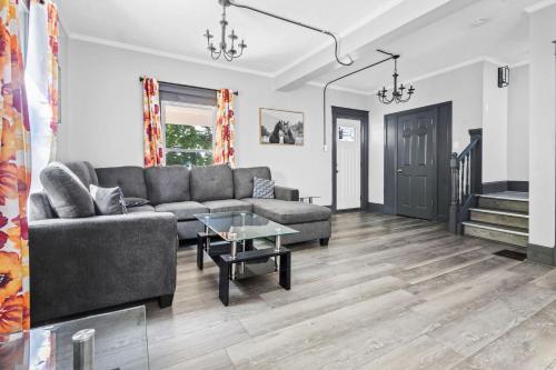 Niagara Falls (NY) Spacious 4BR 1BA close to the Falls 3-Star Single Room room