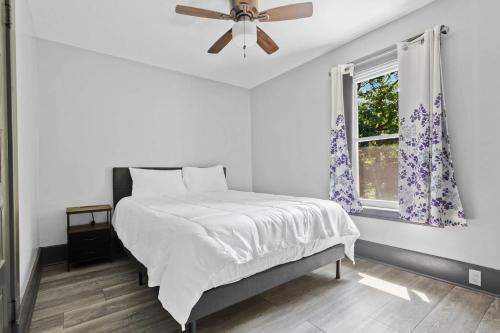 Niagara Falls (NY) Spacious 4BR 1BA close to the Falls 3-Star Single Room amenity