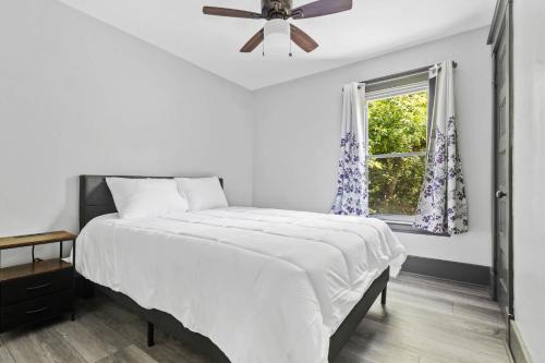 Niagara Falls (NY) Spacious 4BR 1BA close to the Falls 3-Star Single Room suite