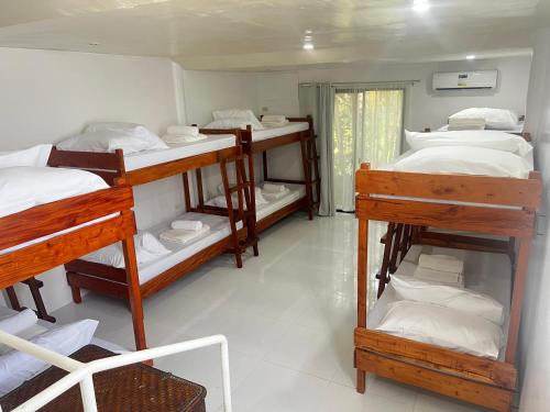 10 bunk beds, 1 sofa bed