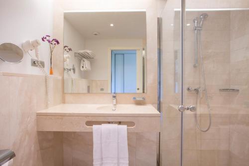 Hipotels Barrosa Garden - image 2