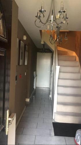 2-Bed Hillside House - Sleeps 4 Garden & Parking in กลีดเลส วัลเลย์