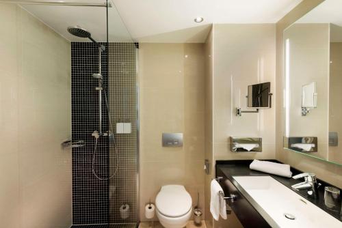 Standard Double Room image 9
