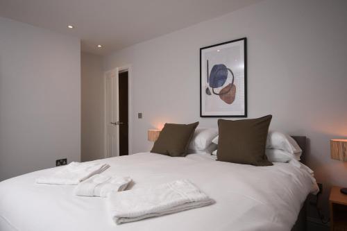 Three-Bedroom Apartment image 10