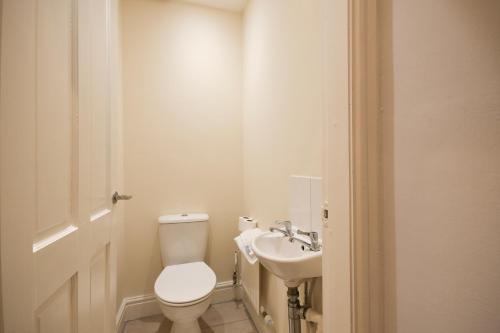 Three-Bedroom Apartment image 8