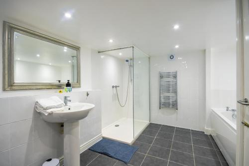 Three-Bedroom Apartment image 3